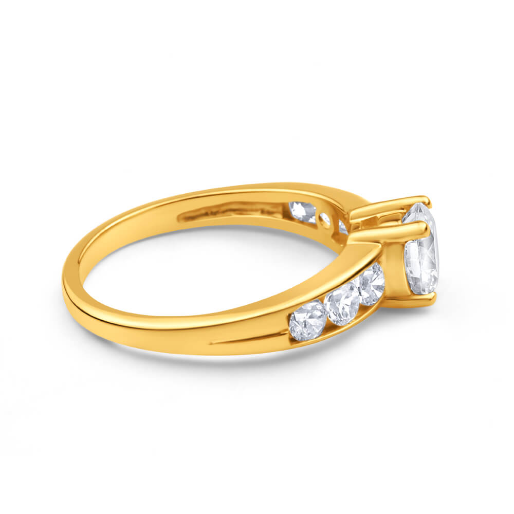 Exquisite 9ct Yellow Gold Ring Embellished with Cubic Zirconias