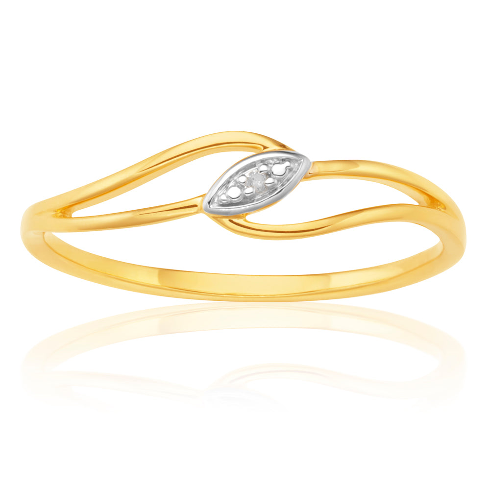 Exquisite 9ct Yellow Gold Ring with a Single Brilliant Cut Diamond