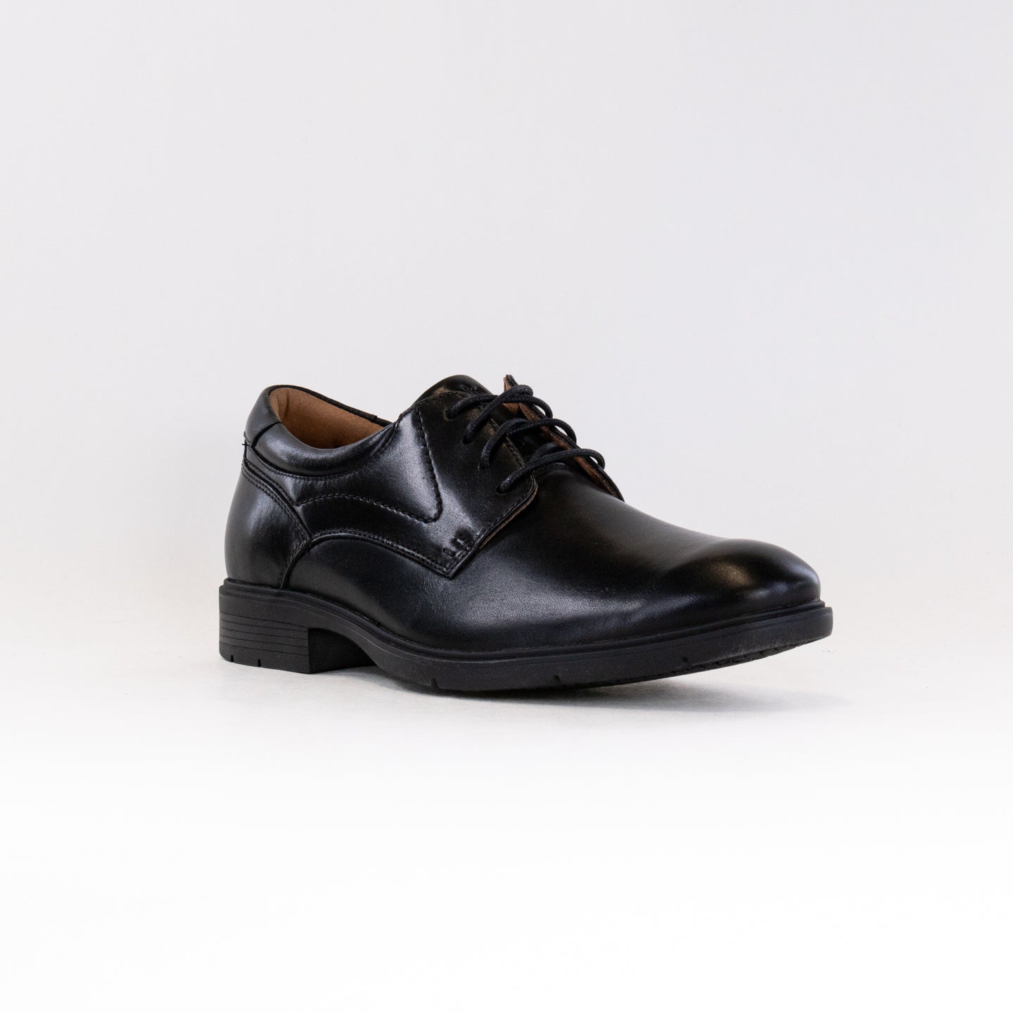 Men's Clarks Eldredge Black Leather Plain Toe Oxford Shoes for Ultimate Comfort