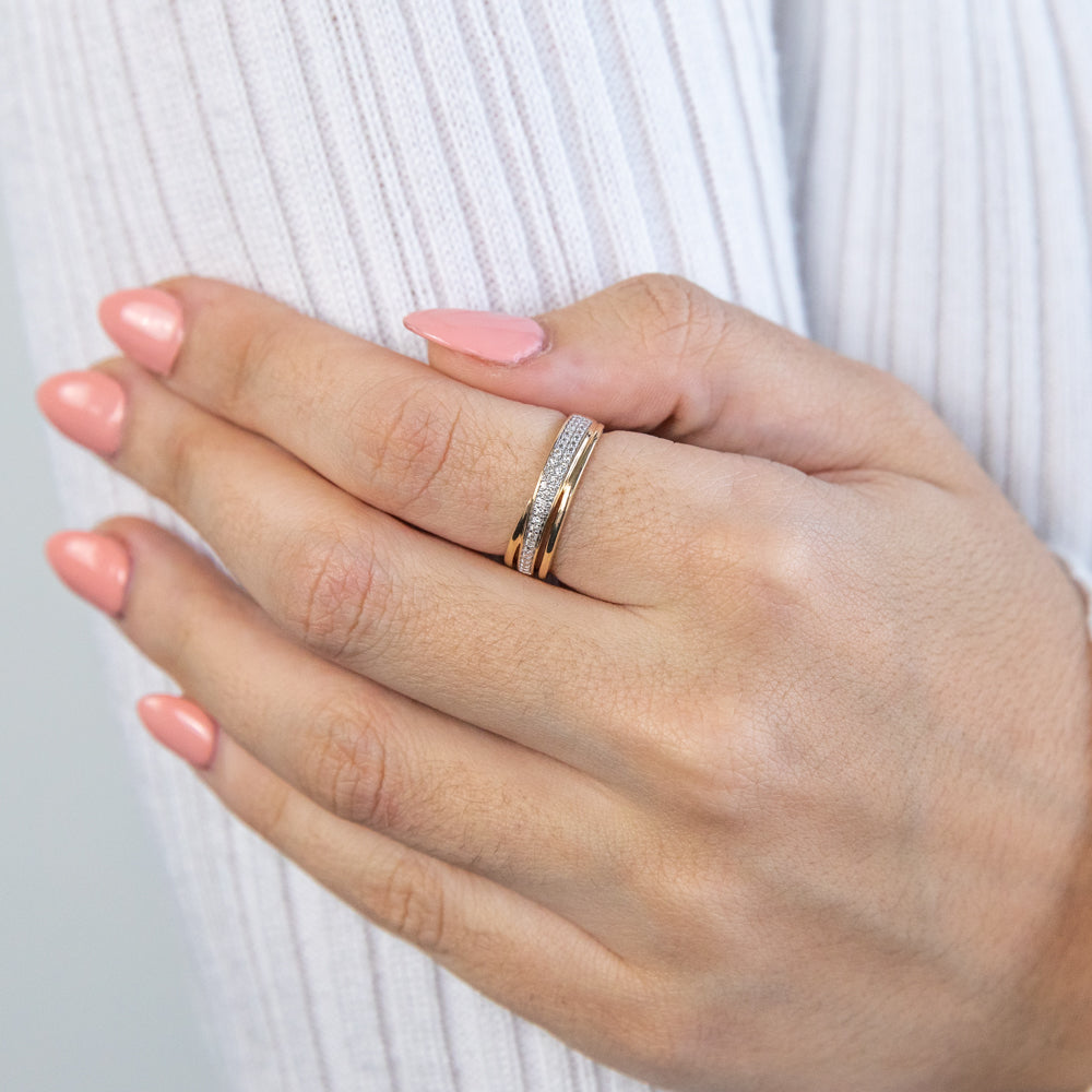 Exquisite 9ct Yellow Gold Ring with 17 Pave - Set Brilliant Diamonds