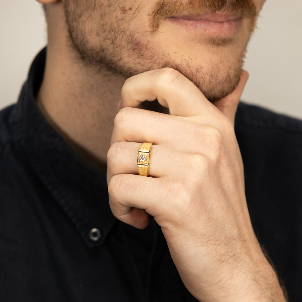 9-carat Yellow Gold Men's Ring with Cubic Zirconia Stones