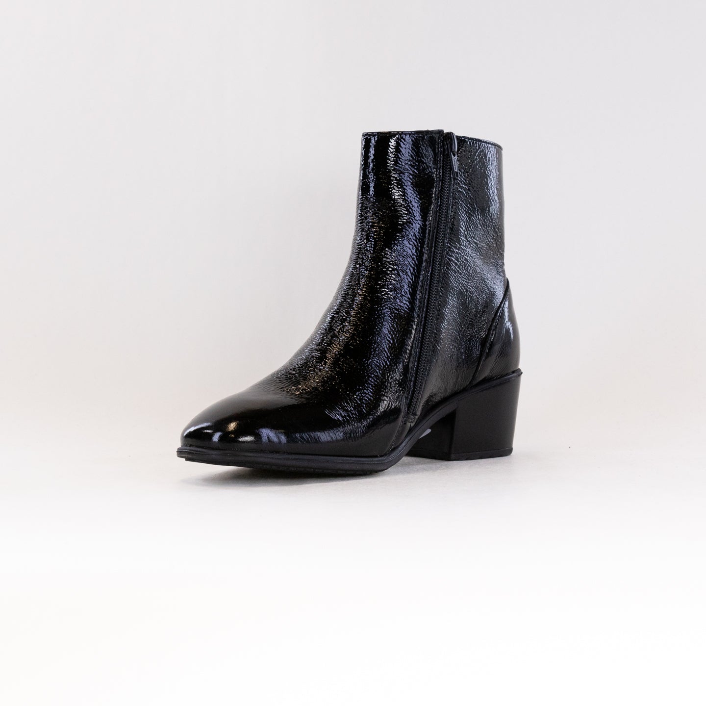 Naot Women's Stylish Chelsea Boot - Black Crinkle Patent Leather Goodie