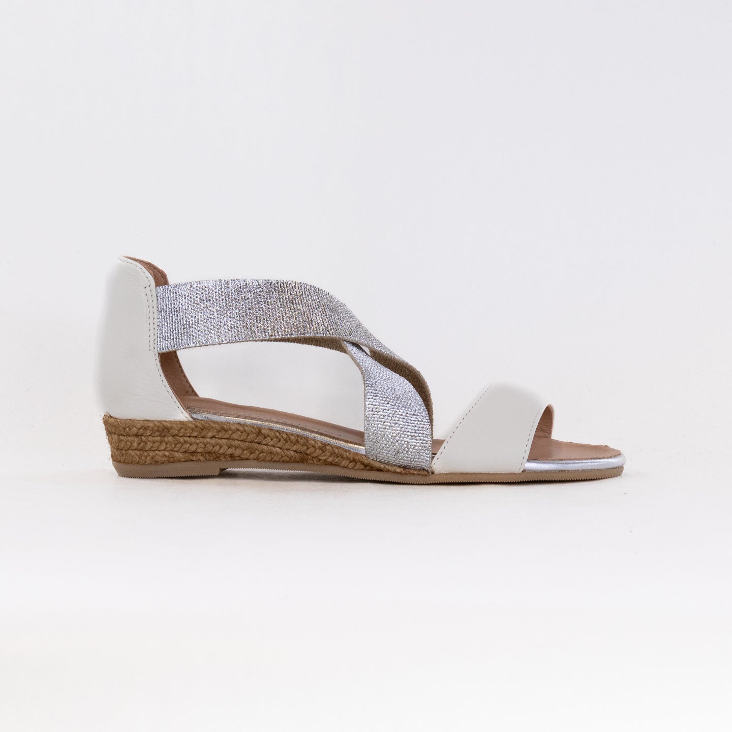 Stylish Eric Michael Women's White Mia Sandals for Fashionable Entrances