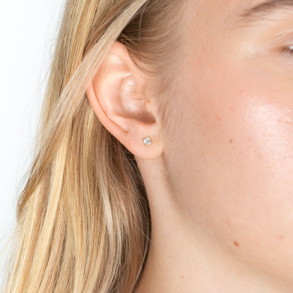 9 Carat Yellow Gold Fashionable Cubic Zirconia 3mm Princess Cut Stud Earrings for Daily Wear