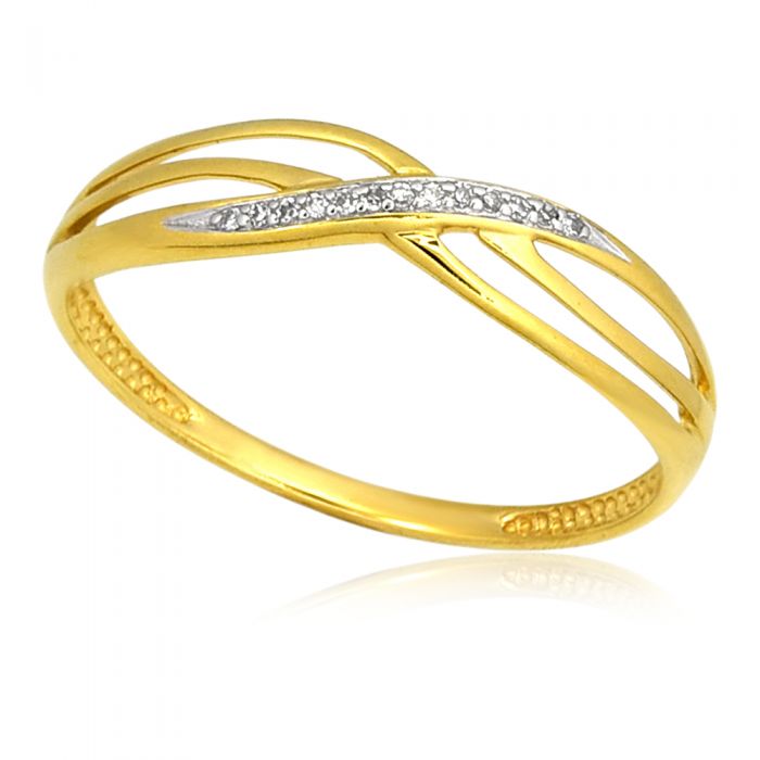 Stunning 9ct Yellow Gold Ring Adorned with 13 Brilliant Diamonds