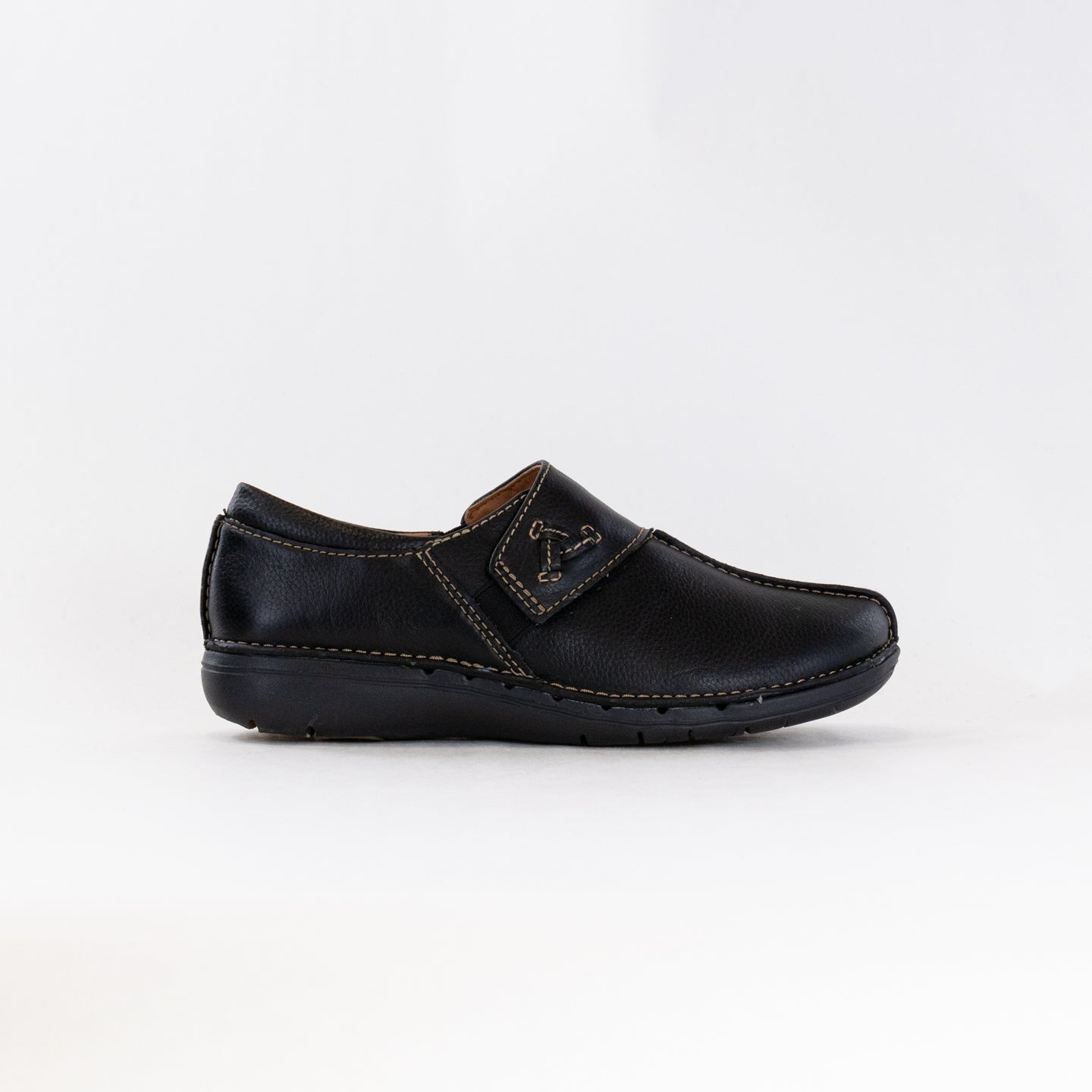 Clarks Women's Un Loop Ave Slip-on Shoes in Classic Black