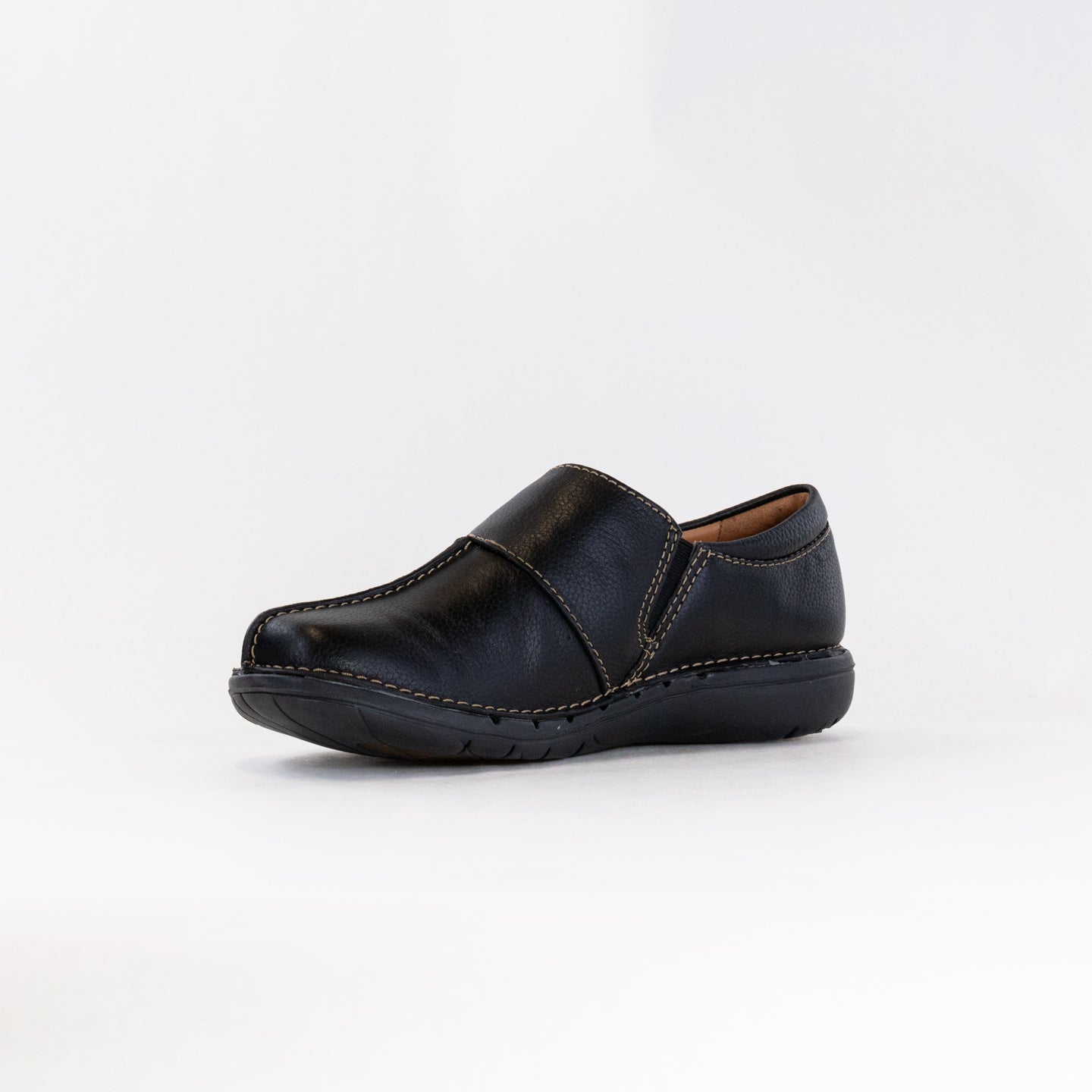 Clarks Women's Un Loop Ave Slip-on Shoes in Classic Black
