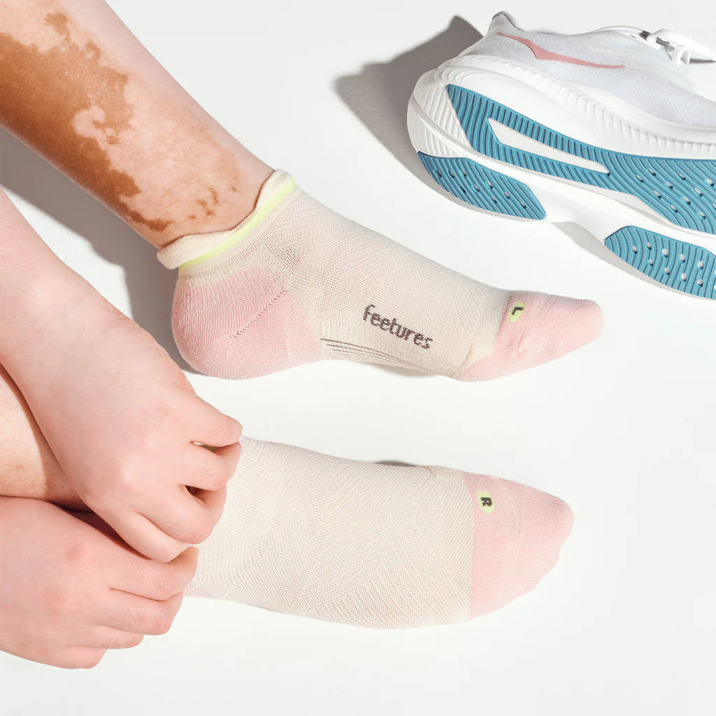 Feetures Freestyle Elite Max Cushion Tab Socks in Sandy Melon Color