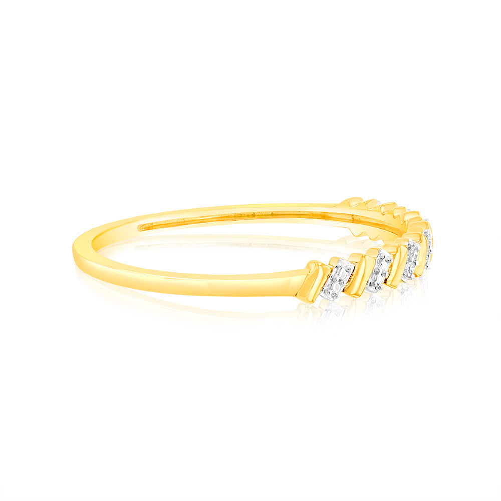 Stunning 9ct Yellow Gold Women's Diamond Ring Adorned with 6 Brilliant Cut Diamonds