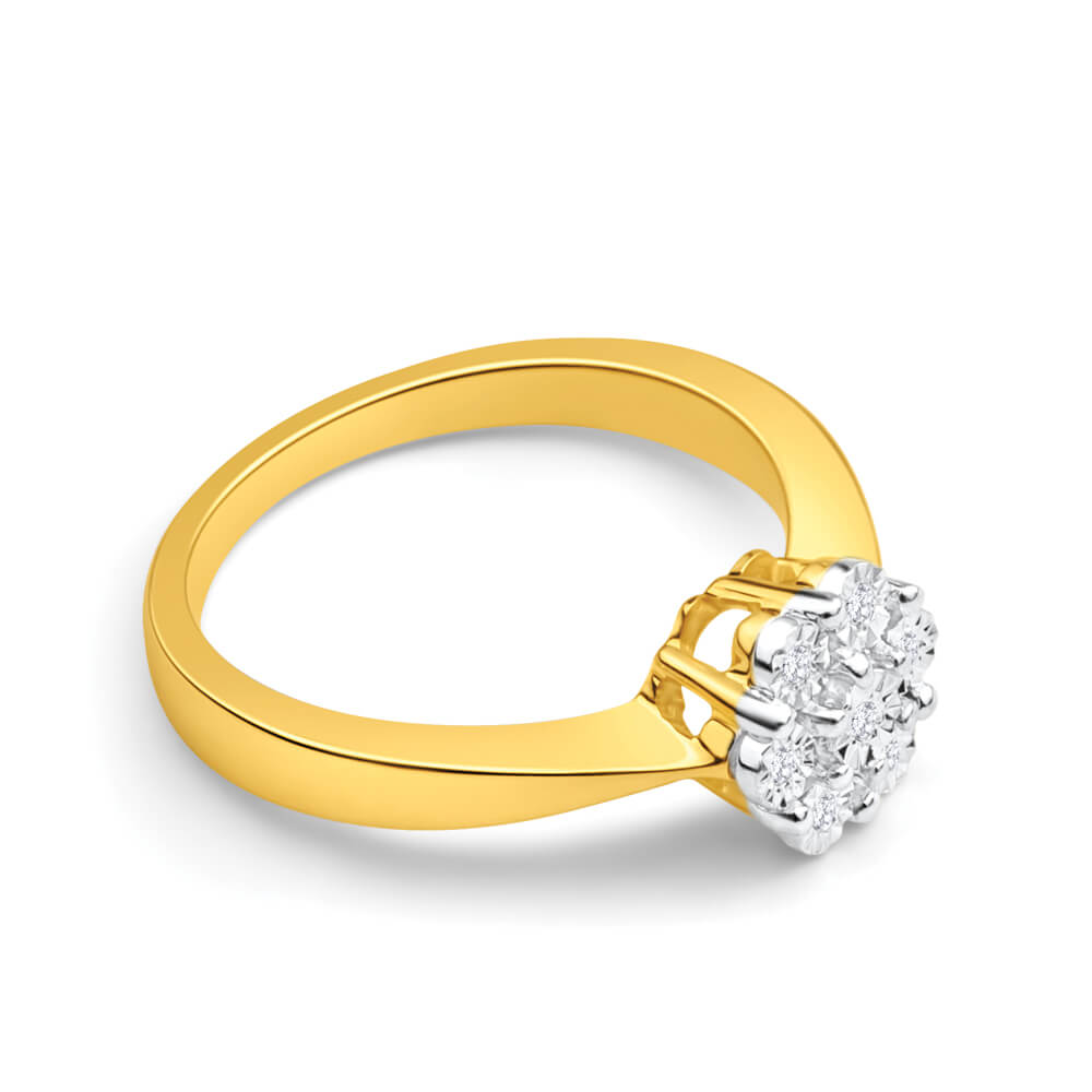 Exquisite 9 - carat Yellow Gold Diamond Ring Set Featuring Seven Beautiful Diamonds