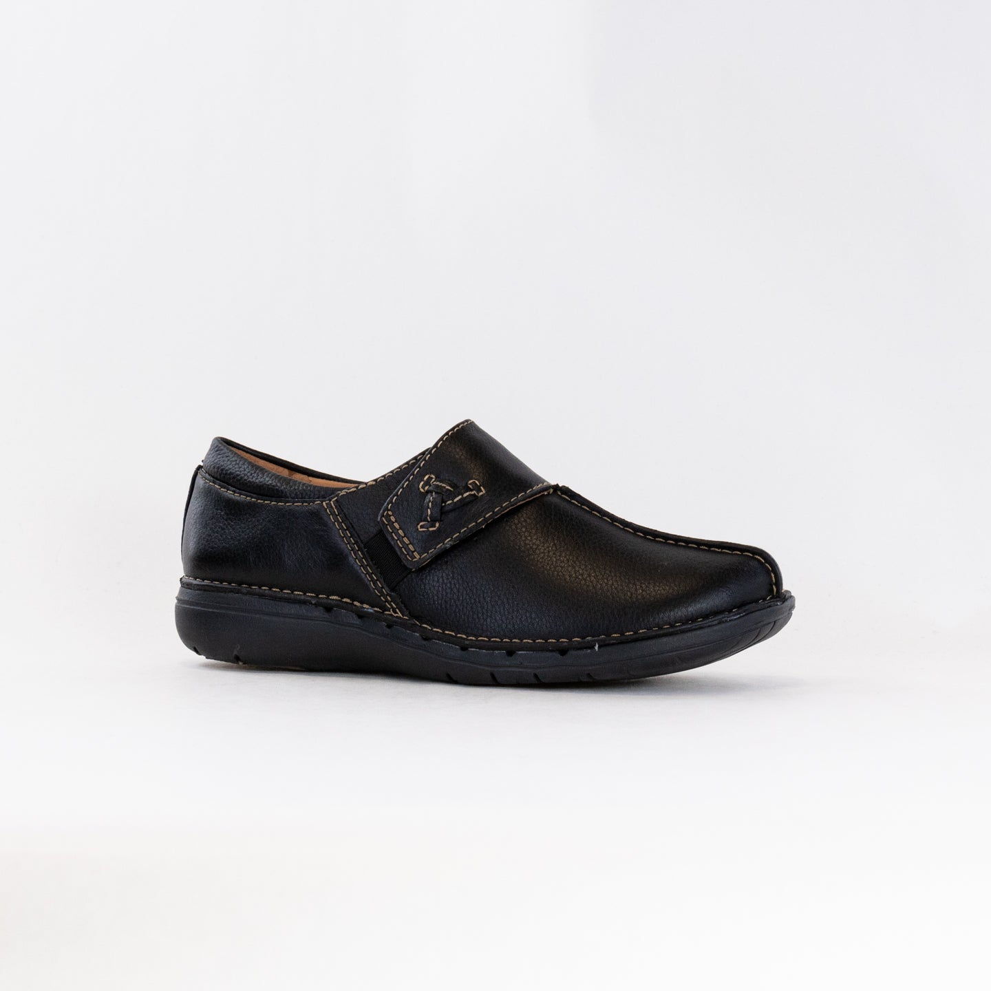 Clarks Women's Un Loop Ave Slip-on Shoes in Classic Black