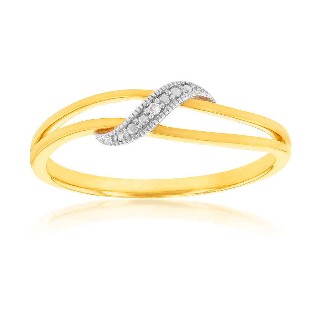 Exquisite 9ct Yellow Gold Ring with Captivating Diamond Stripes