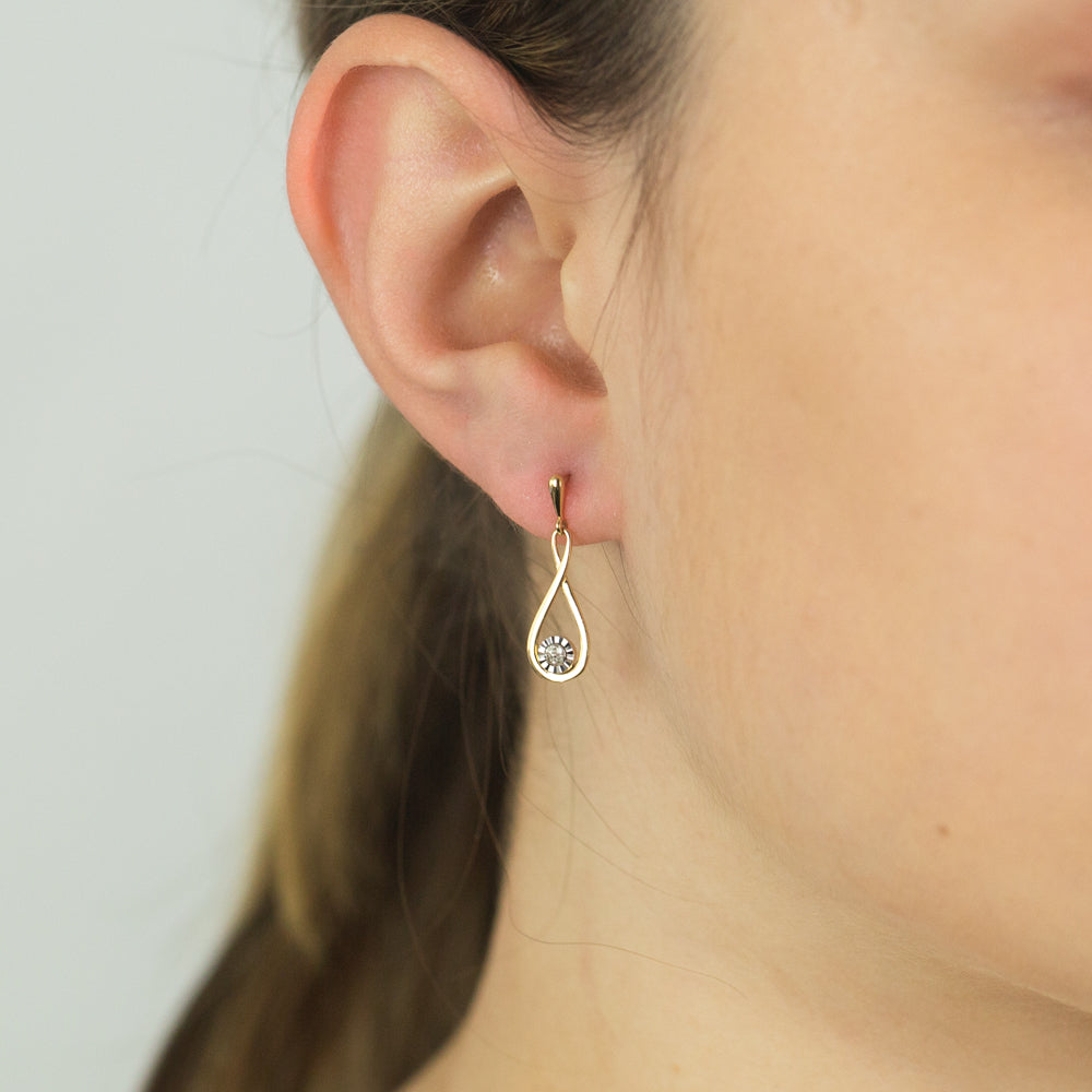 Gorgeous 9ct Yellow Gold Earrings with 8 Brilliant Cut Diamond Infinity Drops