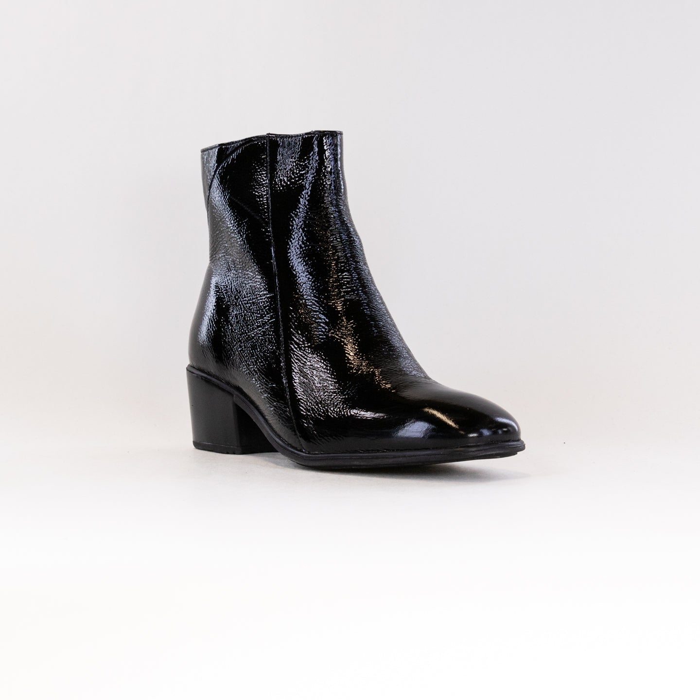 Naot Women's Stylish Chelsea Boot - Black Crinkle Patent Leather Goodie