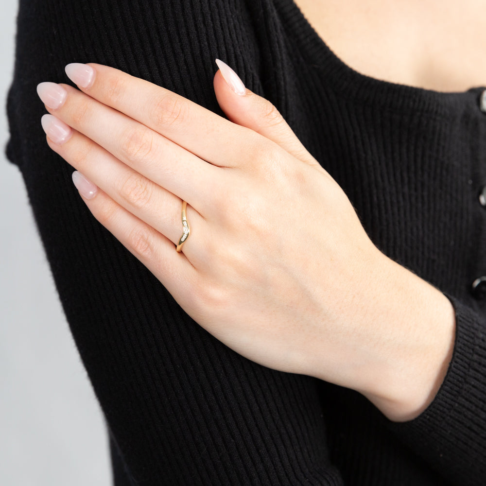 Exquisite 9ct Yellow Gold and Diamond Majestic Finger Ring