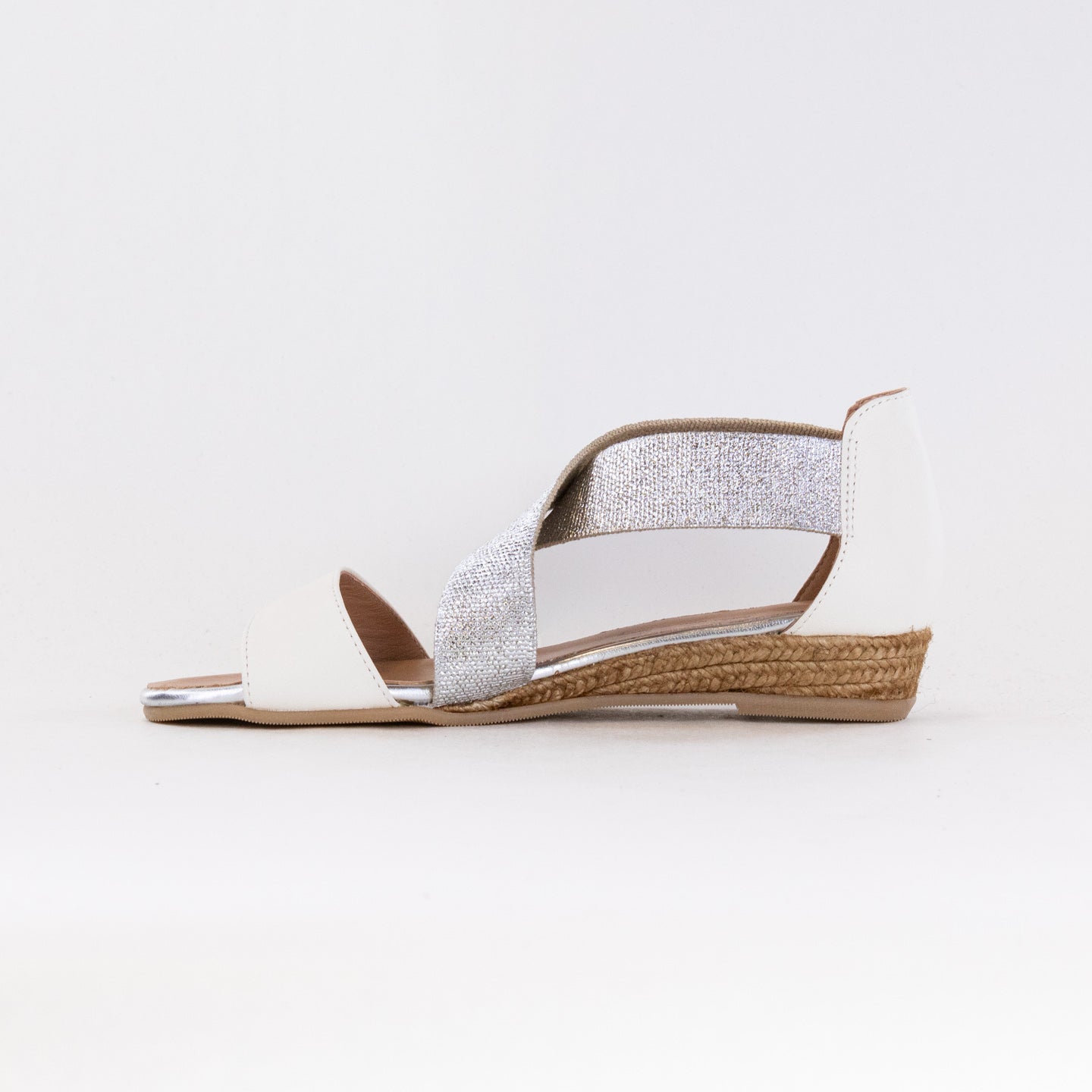 Stylish Eric Michael Women's White Mia Sandals for Fashionable Entrances