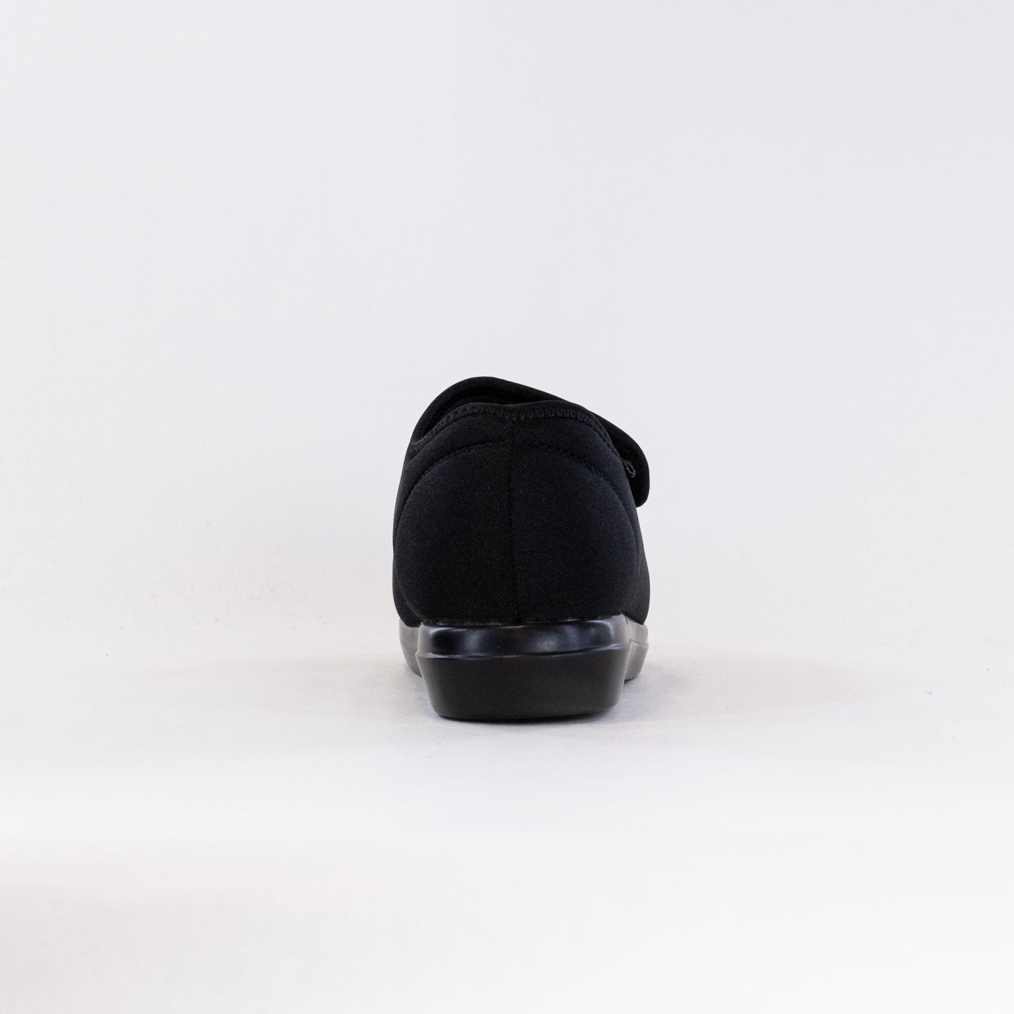 Propet Women's Comfortable Cushioned Foot Recovery Slippers in Black Stretch Design