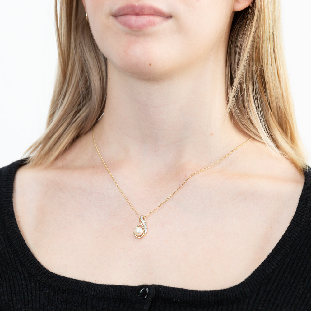 Exquisite 9ct Yellow Gold Pendant with Diamonds and Pearls in Infinity Shape