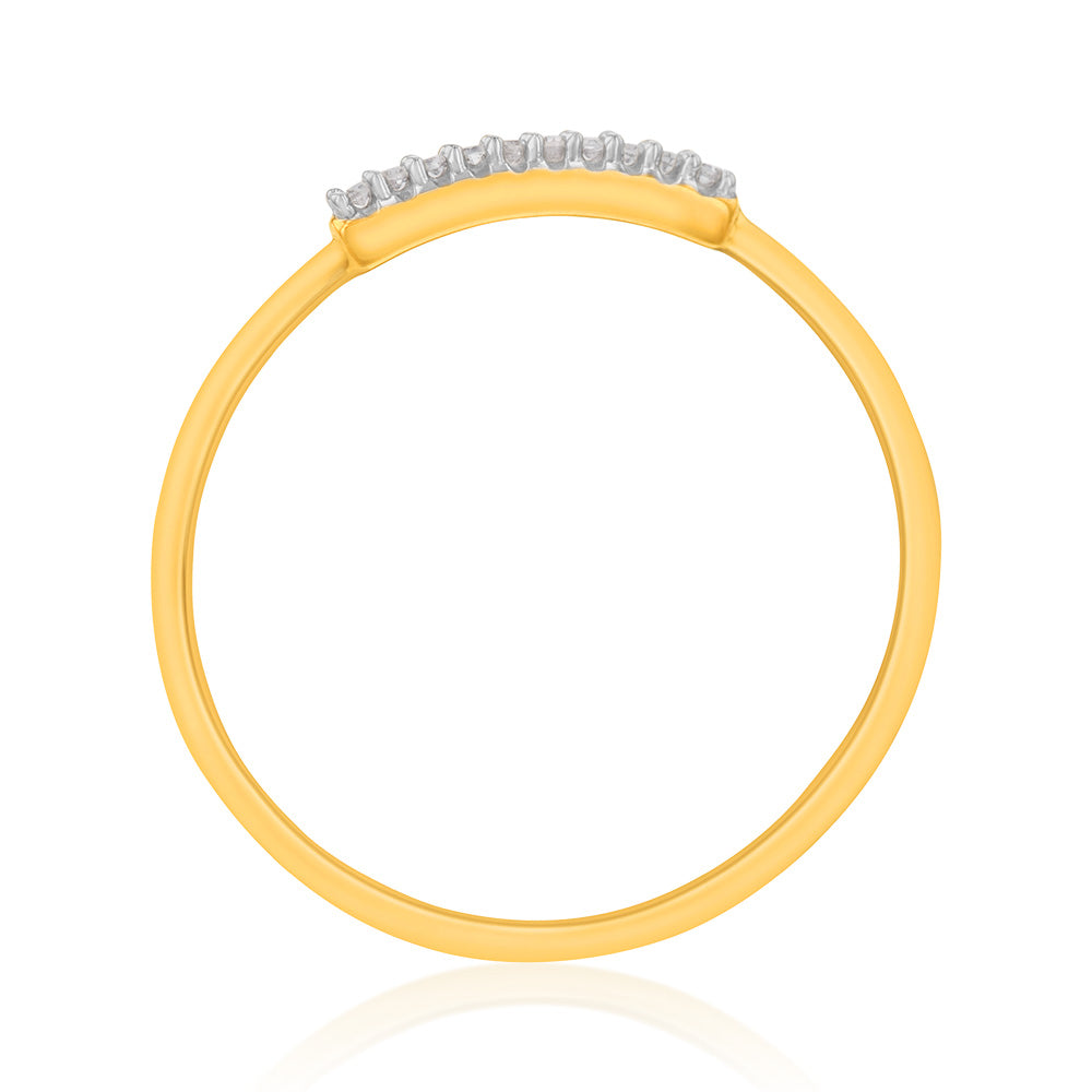 Exquisite 9ct Yellow Gold Engagement Ring Adorned with 10 Sparkling Brilliant Cut Diamonds