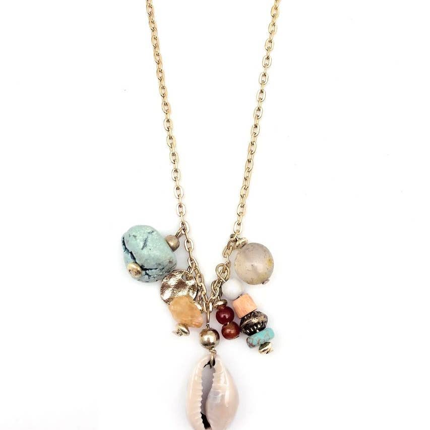 Sachi Short Cluster Necklace with Seashells for a Beachy Look