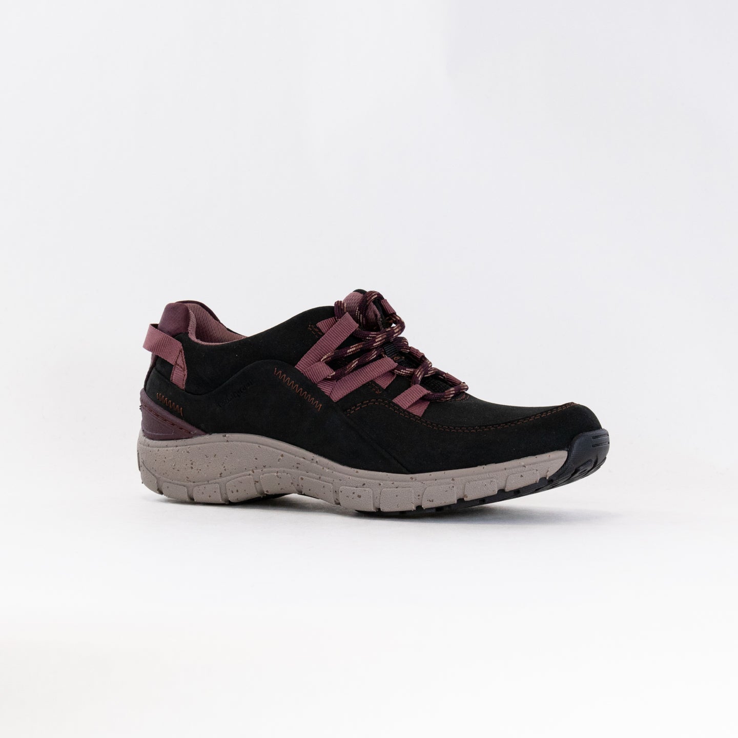 Women's Clarks Wave Range Waterproof Shoes in Black Combination