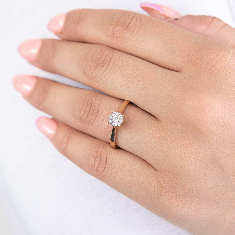 Exquisite 9ct Yellow Gold Diamond Ring Set Featuring Nine Breathtaking Diamonds for Elegant Jewelry Lovers