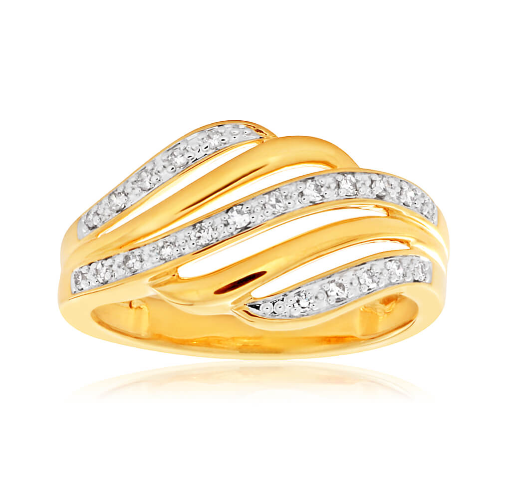 Exquisite 9ct Yellow Gold Ring Set Adorned with 22 Stunning Brilliant Diamonds